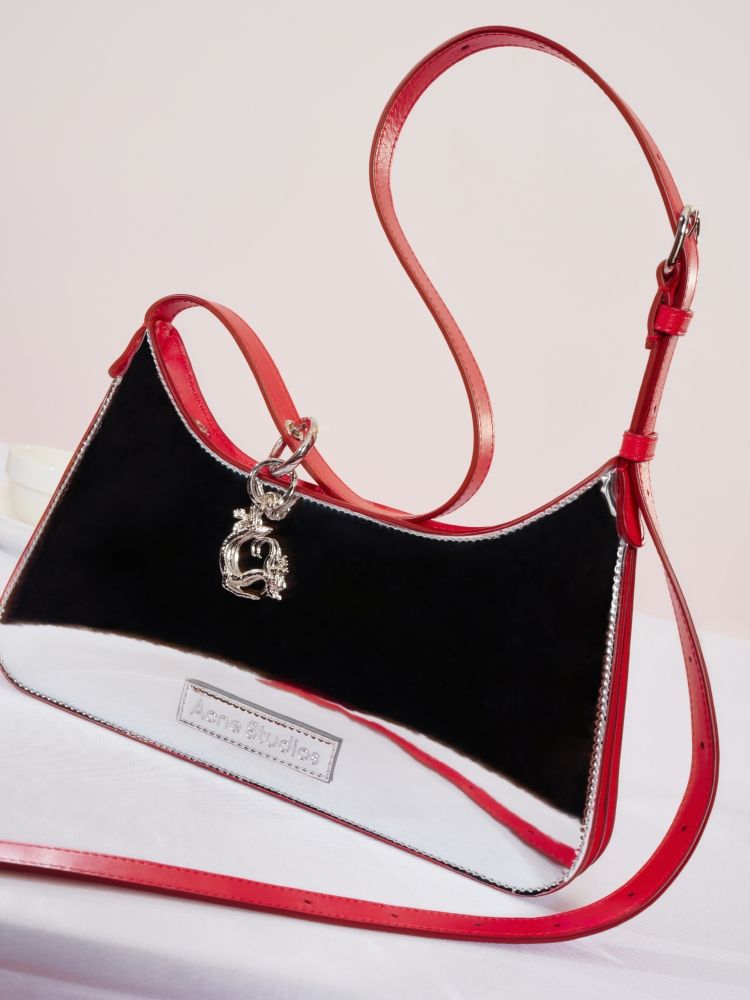 韓星都有這款圍巾！Acne Studios推出新春限定「粉嫩龍圍巾」連張員瑛都融化！-9