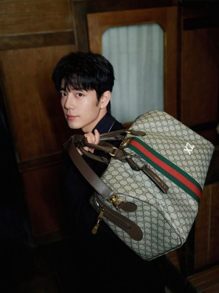 IU、Hanni機場都愛揹的GUCCI老花旅行包終於開賣了！低預算後揹包也超必買！-5