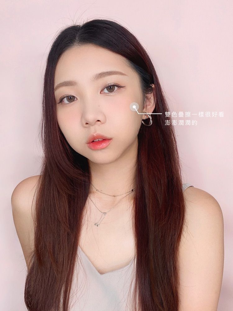 不靠醫美也能修修臉！人氣開架「膨脹色腮紅」推薦，薰衣草粉紫色、草莓牛奶色...，一抹肌膚平滑、變身冷白皮！-10