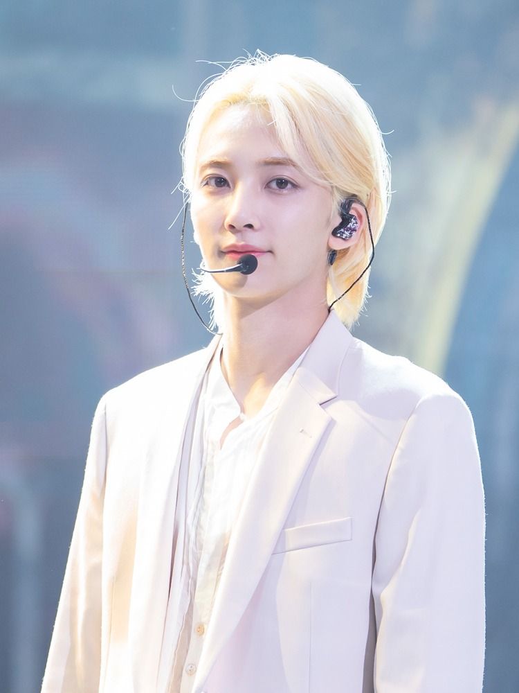 韓網公認6位具有「王子相」的男團偶像！杋圭、淨漢花美男貴族感爆發，成訓根本就是「冰上王子」！-8