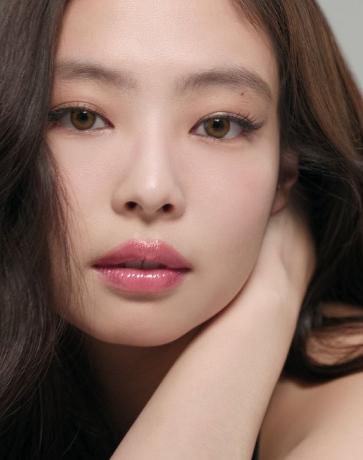 Jennie拍攝HERA形象大片、美出新高度！演繹三種高級感妝容、同款彩妝不私藏公開！-7