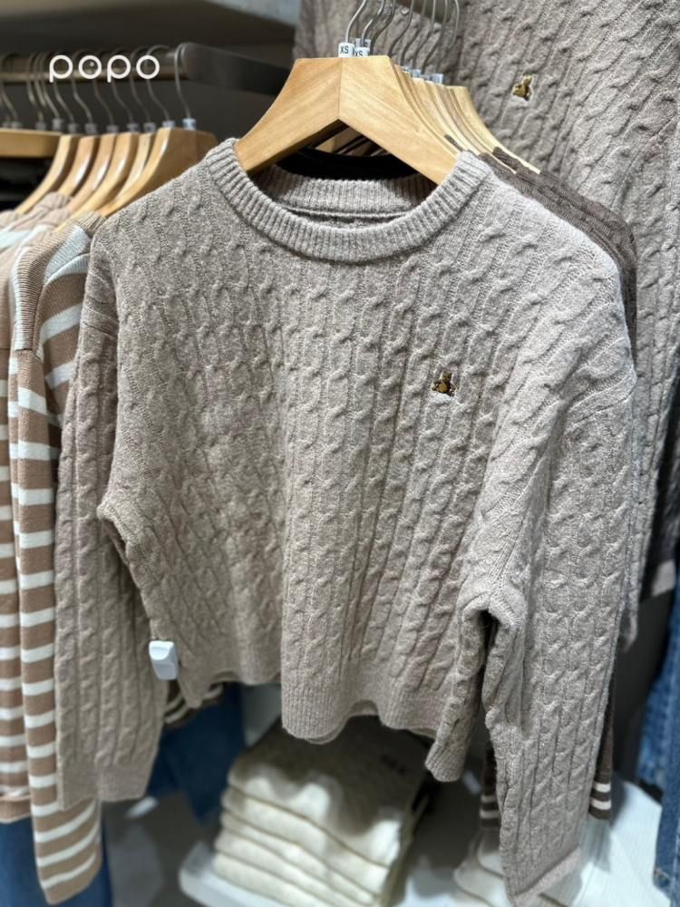 GAP根本超多寶藏！特搜7款秋季隱藏必買新品！這件小熊毛衣堪稱「POLO平替」！-2
