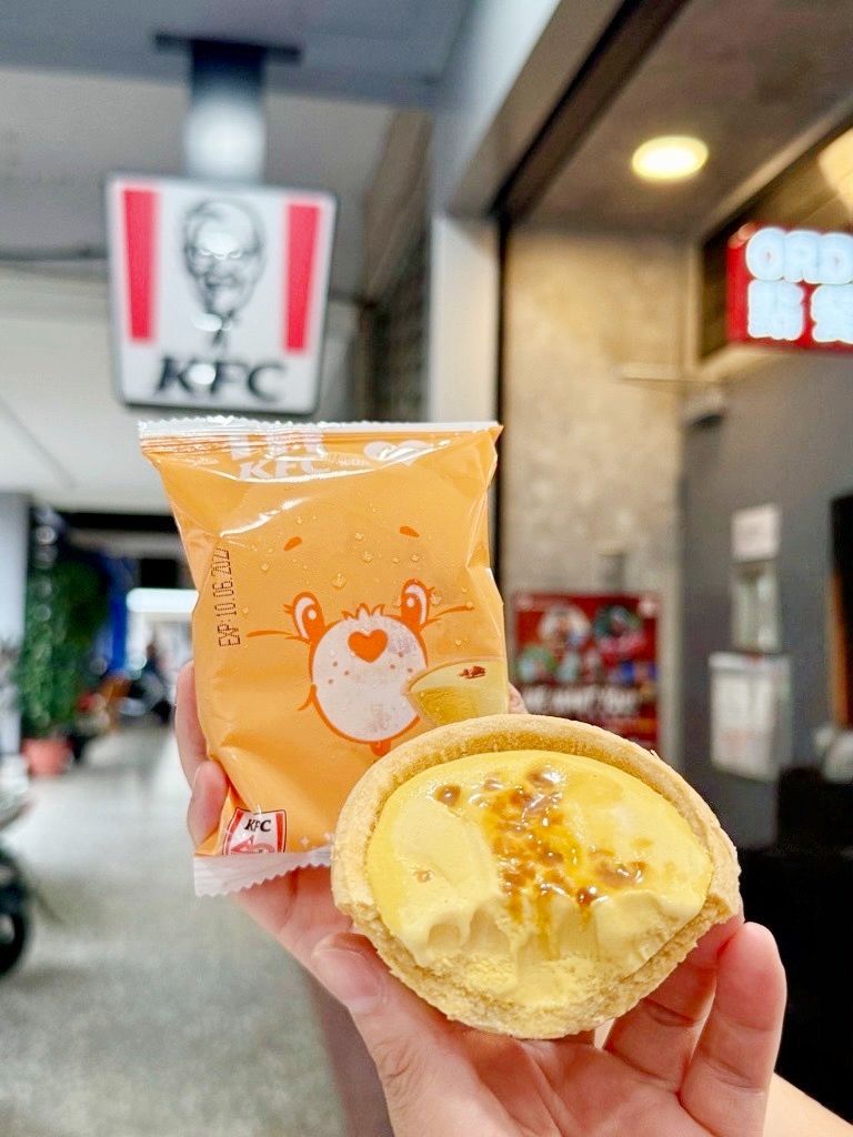 肯德基跟Care Bears聯名了！超消暑「冰心蛋撻冰淇淋」6款彩虹熊臉包裝Q翻天、買再送經典原味蛋撻！-3