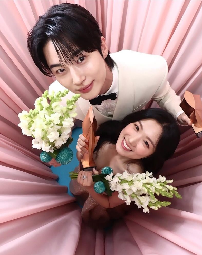 2026韓網回顧歷代最佳韓劇CP情侶！金宣虎＆高允貞互動像極玄彬孫藝真，李俊昊＆潤娥戀愛緋聞不斷！-5