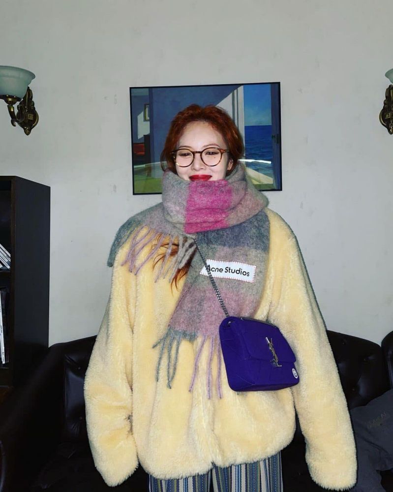 韓星都有這款圍巾！Acne Studios推出新春限定「粉嫩龍圍巾」連張員瑛都融化！-2