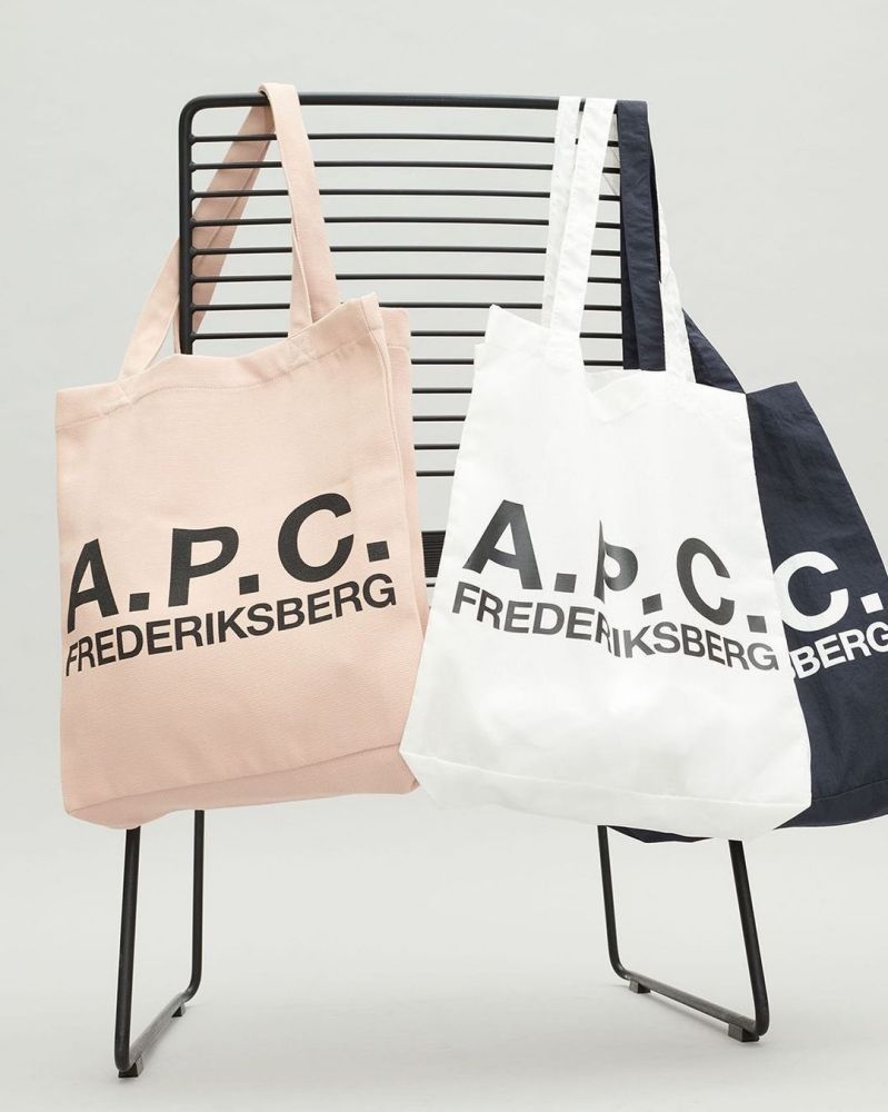 不用找代購！韓妞最愛A.P.C.台灣也開店了！半月包、托特包...這裡一次買齊！-2