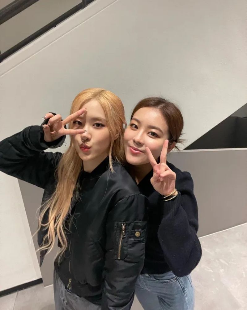 韓國6對「高顏值姊妹花」盤點！Jisoo親姐美貌有得拚、Rosé姊姊竟是美女律師！？-6