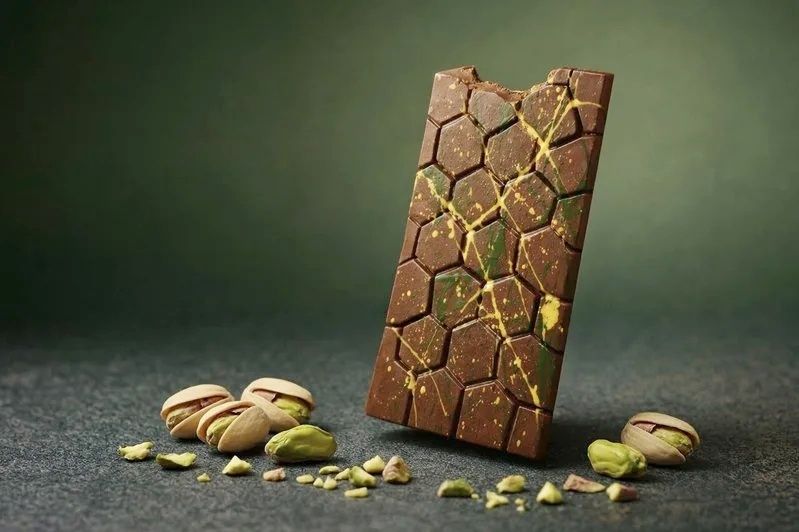 2026杜拜巧克力甜點新品懶人包！COMEME「杜拜巧克力蛋塔」、拉亞「開心果巧克力貝果」全都想吃！-9