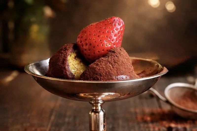 2026杜拜巧克力甜點新品懶人包！COMEME「杜拜巧克力蛋塔」、拉亞「開心果巧克力貝果」全都想吃！-8