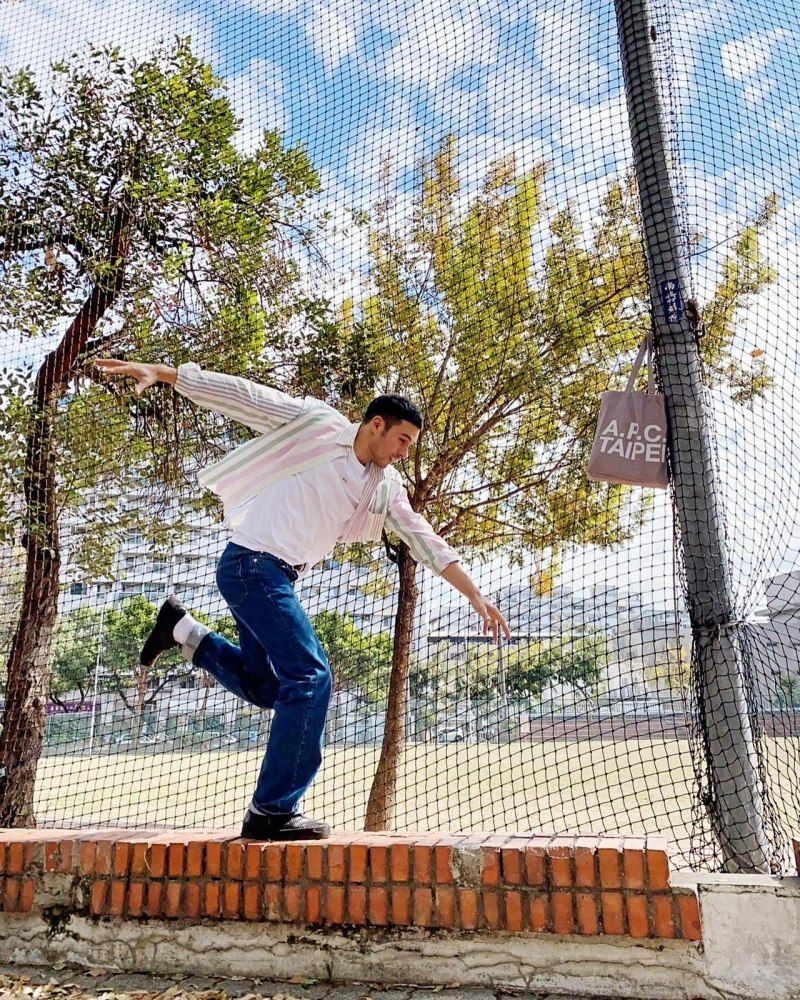 不用找代購！韓妞最愛A.P.C.台灣也開店了！半月包、托特包...這裡一次買齊！-3