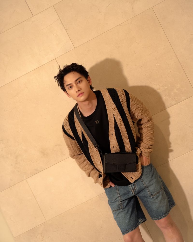 雨琦、安俞真都搶穿FENDI丹寧褲！寶寶藍配色「夫碩順Hoshi」也愛上？！-8