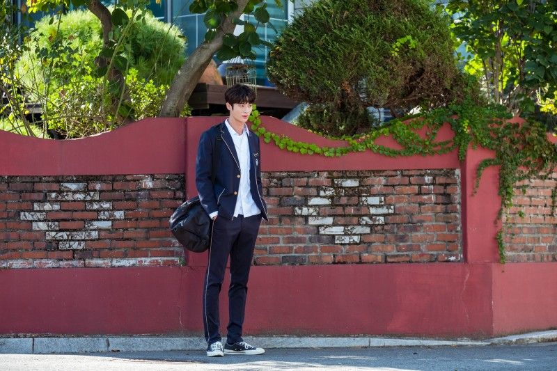 善宰明天到台灣！《背著善宰跑》邊佑錫「韓劇制服造型」盤點！網哭：之前錯過太多！-2
