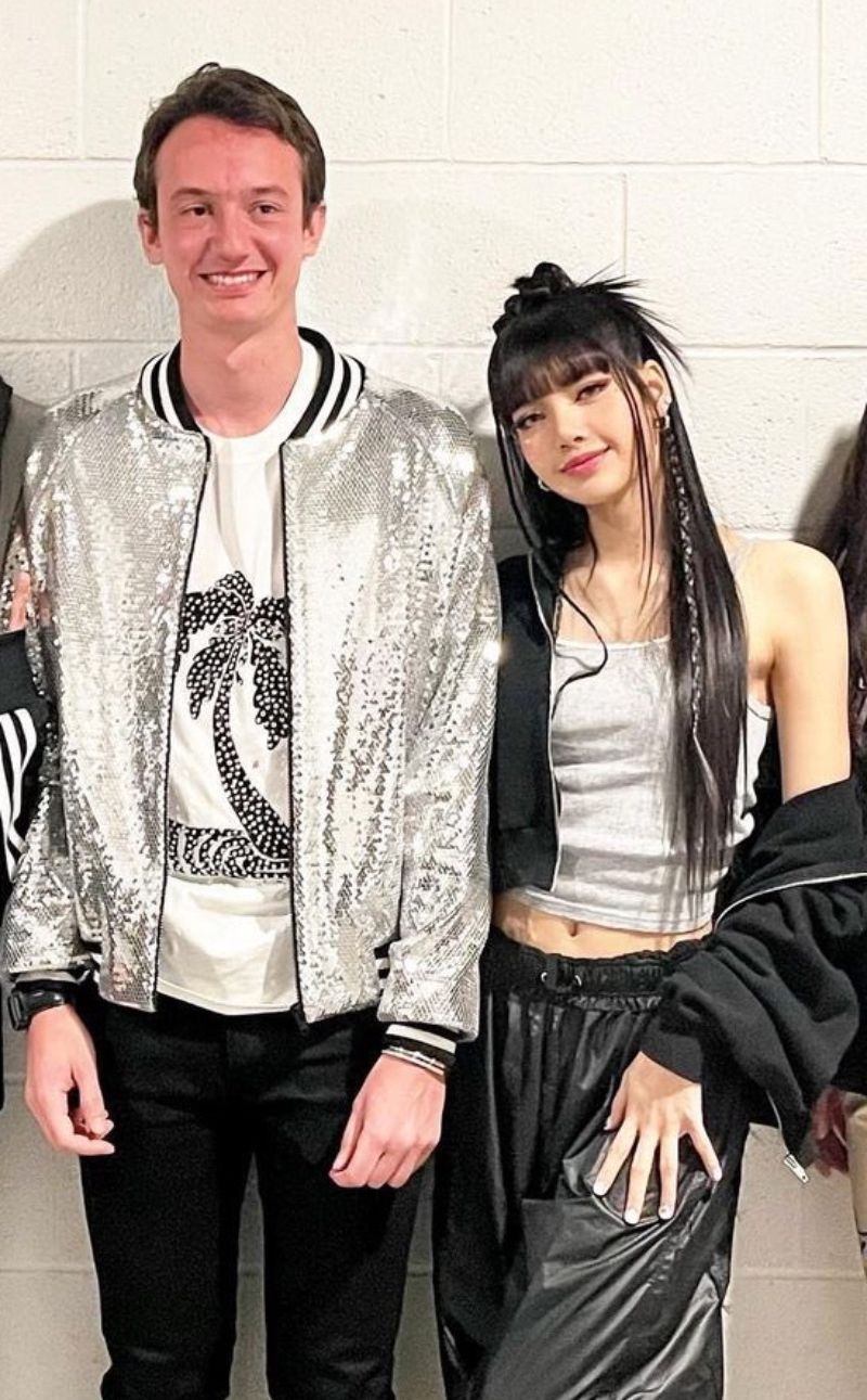 Lisa宣布回歸！驚喜開設個人TikTok曝光單曲細節全網嗨，和LV三公子熱吻影片流出爆爭議！-6