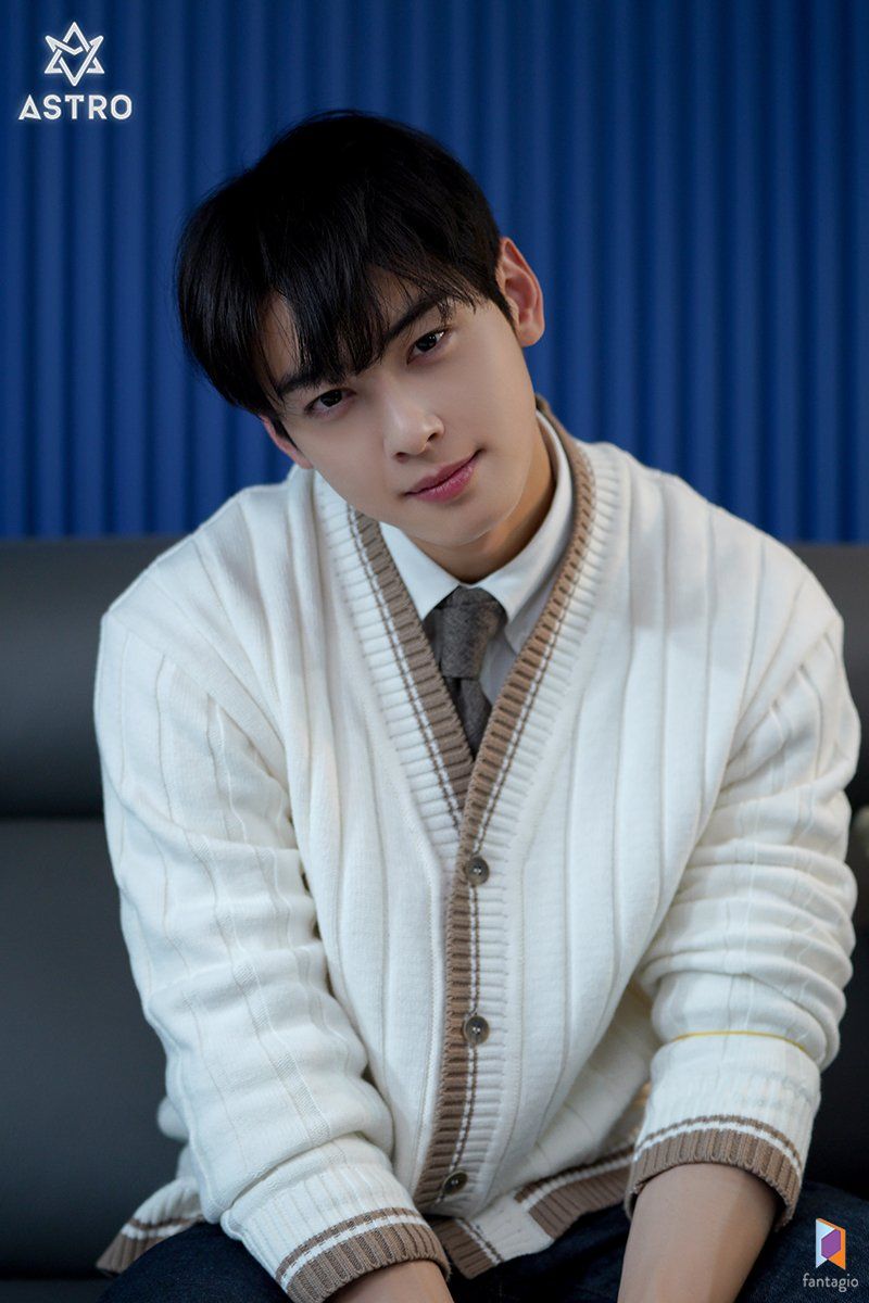 韓網評選「臉讚出身」男偶像！車銀優「母胎帥哥」根本零黑歷史，元彬高中舊照真的太帥，元祖臉讚是這位偶像-2