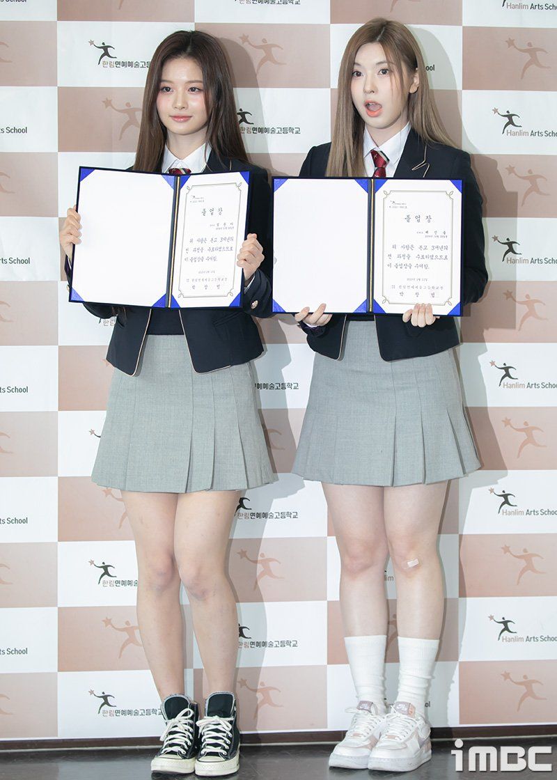 盤點6位「畢業照好看到驚人」的韓國偶像！子瑜、珉奎根本沒變、制服這樣穿超好看！-15