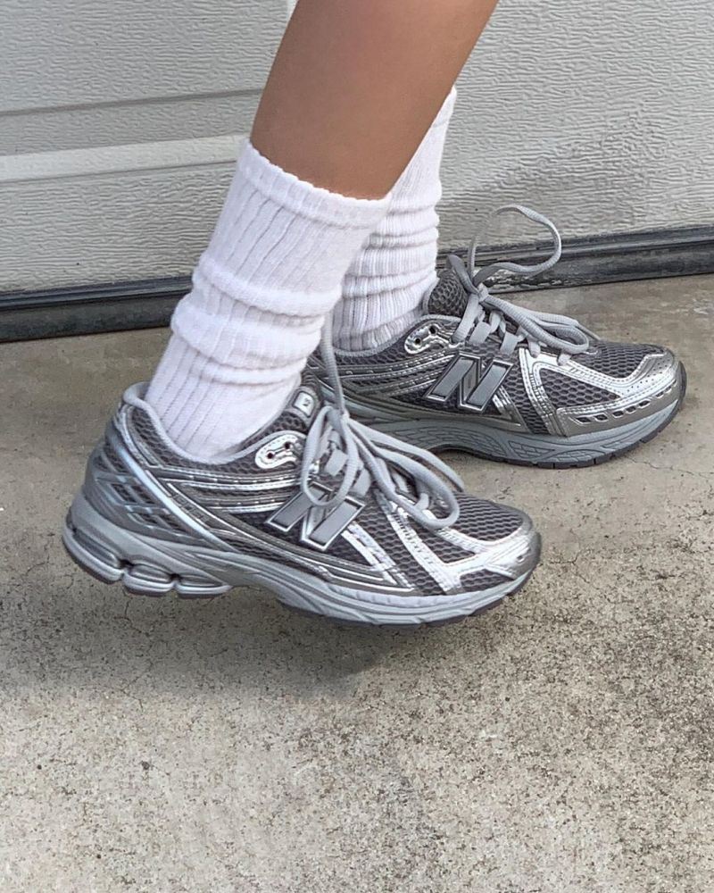 擠下NB550！2024年New Balance爆款球鞋是「1906R」韓妞細長腿都靠它！-12