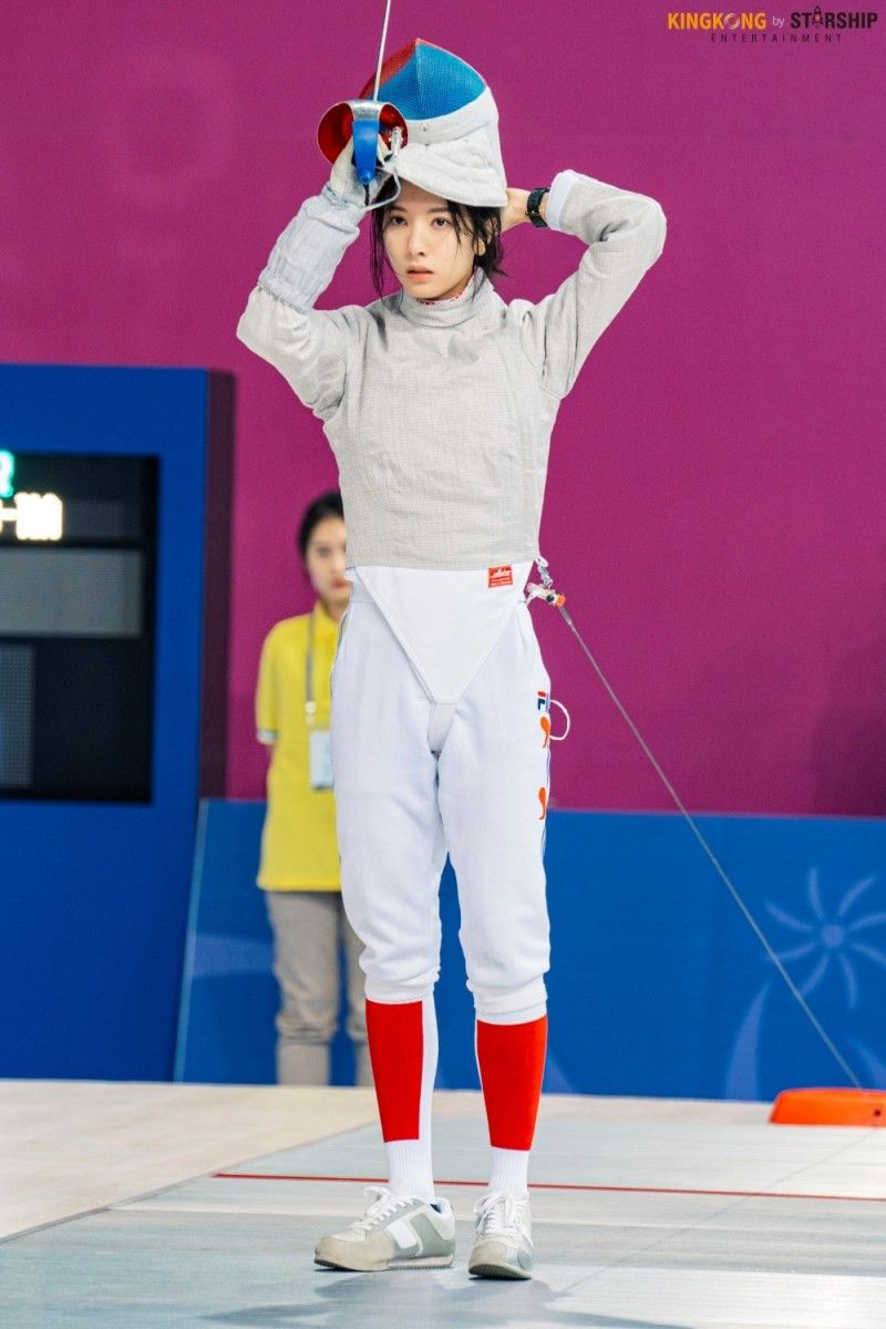 韓網熱議超像奧運選手的韓星！JISOO、金所泫被封最美射擊女神，朴寶劍滿臉傷拳擊奪金，最後一位掀起擊劍熱潮！-14