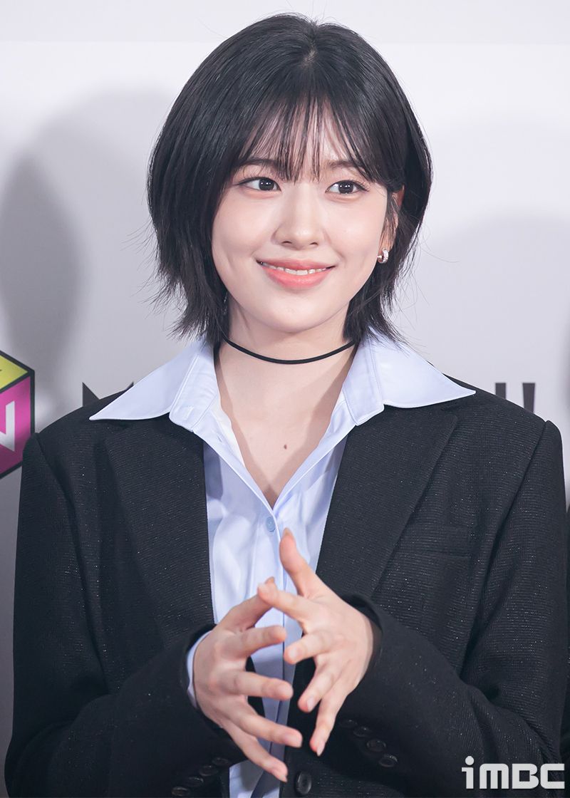韓網熱議6位最美「酒窩女神」KPOP偶像！薇娟單邊酒窩超甜美，子瑜獲「微笑天使」稱號！-8