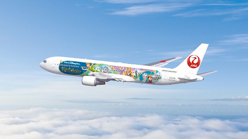 日本迪士尼海洋「夢幻泉鄉」彩繪班機登場！冰雪奇緣、樂佩公主機上備品、登機證超欠收藏！-4