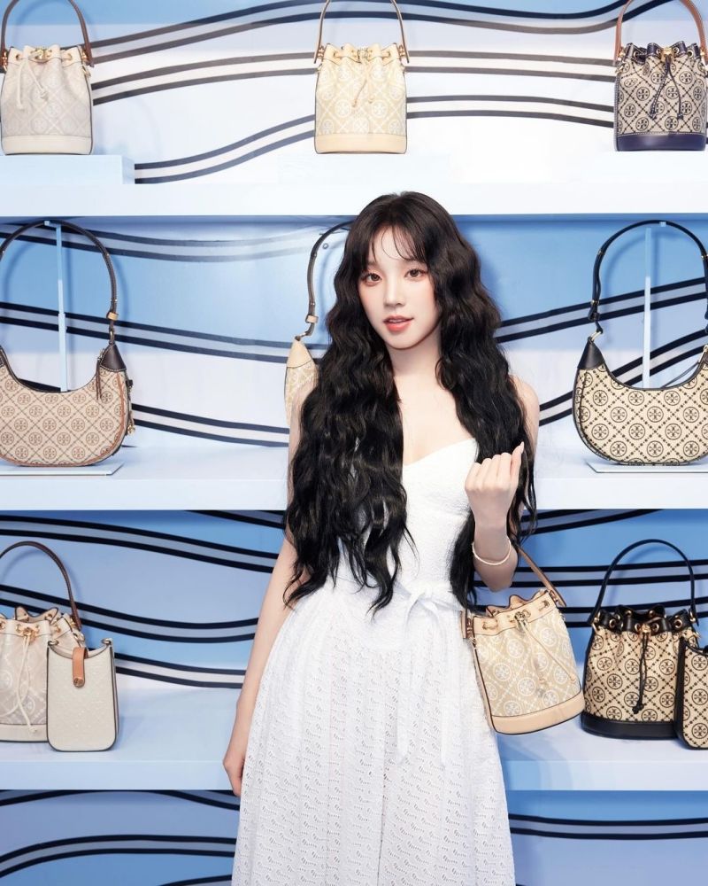 這是(G)I-DLE雨琦嗎？！AI美顏臉揹Tory Burch包、鉛筆腿細到看不見！-9