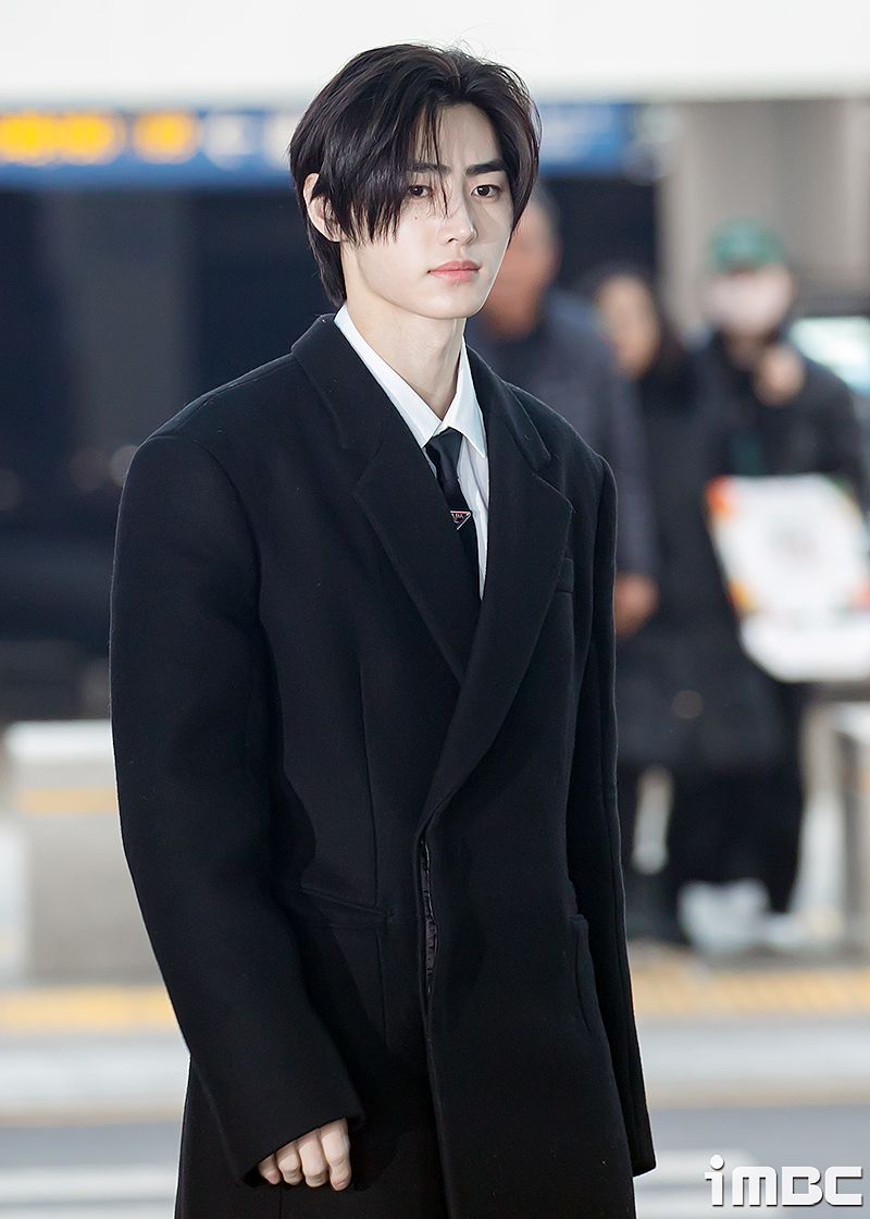 韓網公認8位「西裝男神」KPOP偶像！珉奎、在玹禁慾性感到犯規，成訓化身霸道總裁！-15