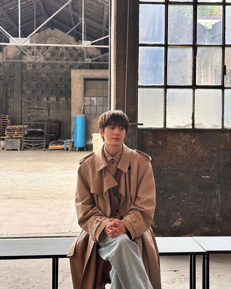 NCT金廷祐TOD’S看秀照曝光「雕刻側顏」王子氣爆棚、老錢風穿搭連外媒都大讚！-4