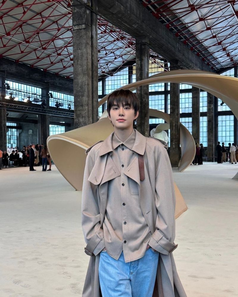 NCT金廷祐TOD’S看秀照曝光「雕刻側顏」王子氣爆棚、老錢風穿搭連外媒都大讚！-3