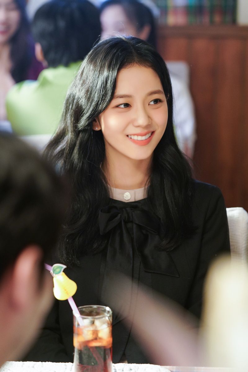 韓網熱議7位「淡顏系美女」KPOP偶像代表！舒華初戀感十足，Winter、Jisoo清純美爆發！-10