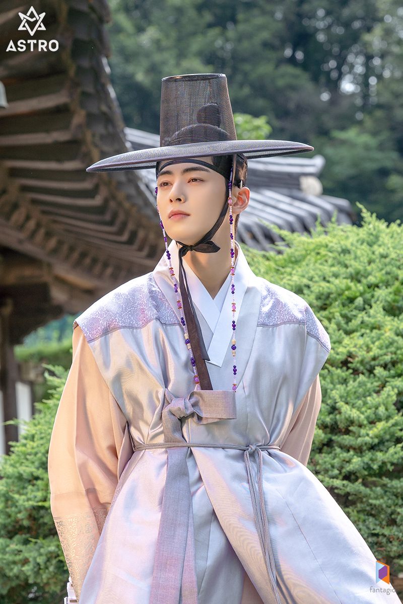 韓網公認6位最適合韓服的韓劇男演員！秋英宇、邊佑錫帥度破表，李俊昊被封韓服教科書！-3