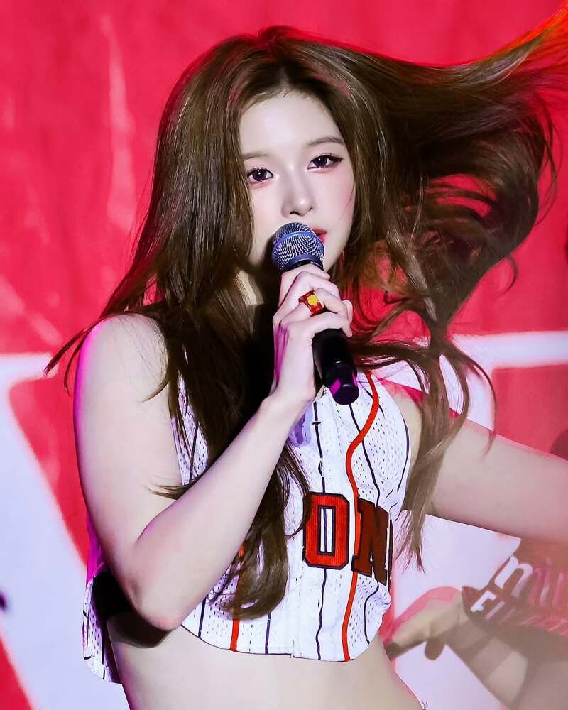 網熱議2025韓國大學校慶KPOP女神TOP6！舒華舞台魅力驚豔全場，Karina、張員瑛再創神級直拍！-9