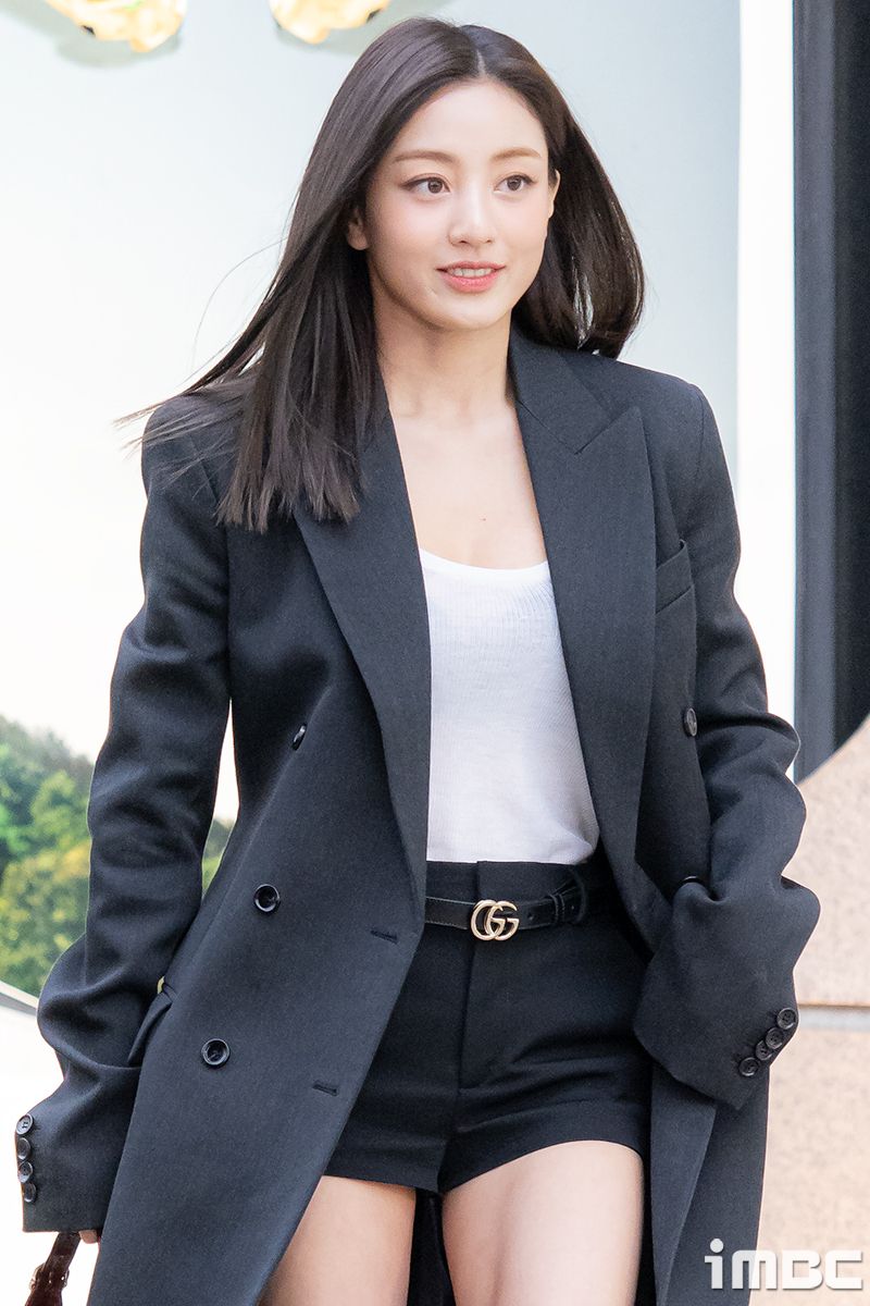 韓網熱議6位實力派KPOP女團隊長！田小娟領導力驚人，安俞真、海嫄被讚天生領袖！-7