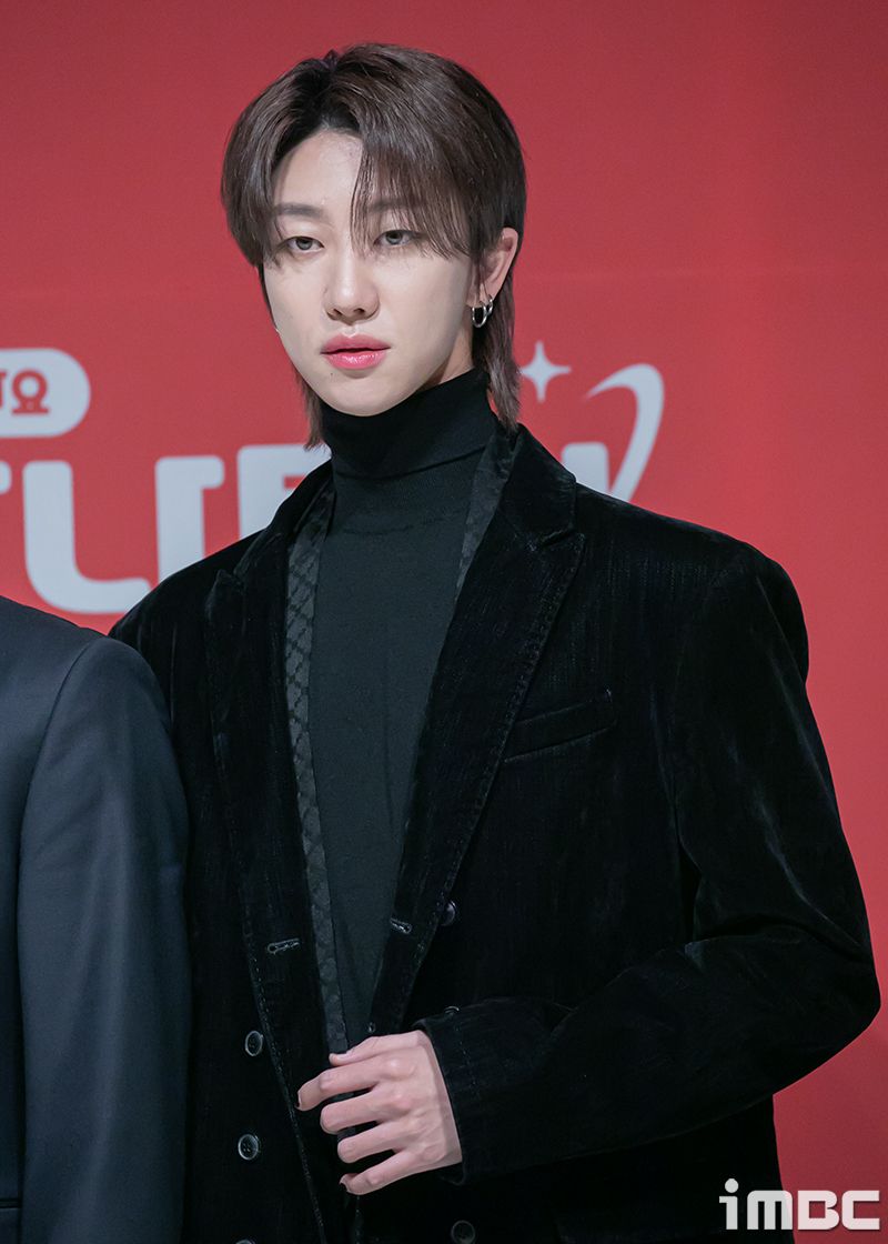 網友公認6位最具代表性「蛇系」KPOP男偶像！鉉辰魅惑眼神電力十足，THE 8、藝聲全上榜！-4