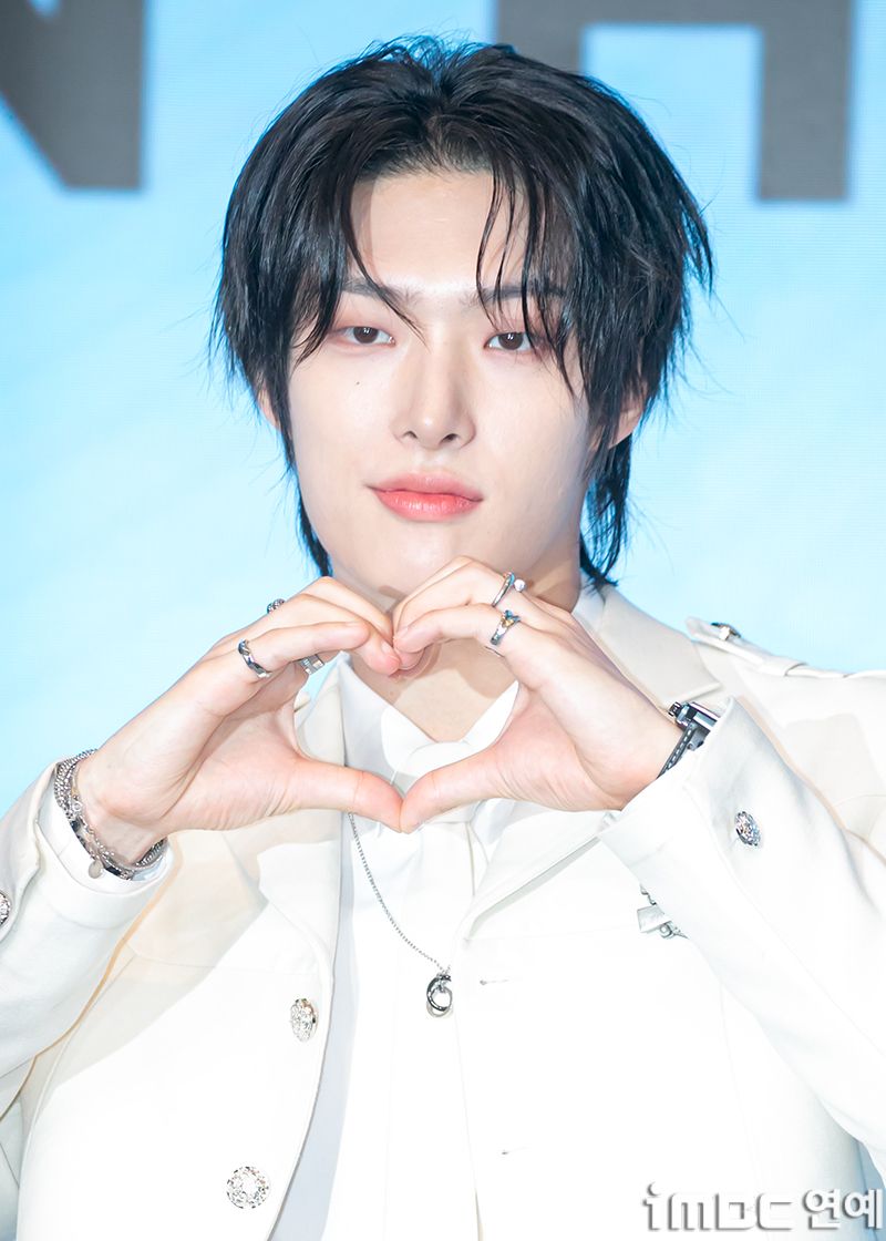 網友公認6位最具代表性「蛇系」KPOP男偶像！鉉辰魅惑眼神電力十足，THE 8、藝聲全上榜！-12