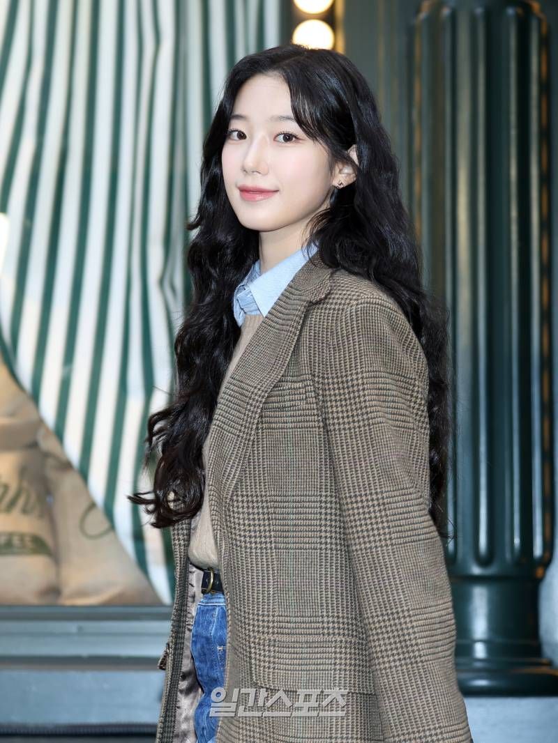 韓網公認7位「氛圍感美女」KPOP偶像！Winter高冷魅力圈粉，舒華、安俞真氣質驚艷全網！-10