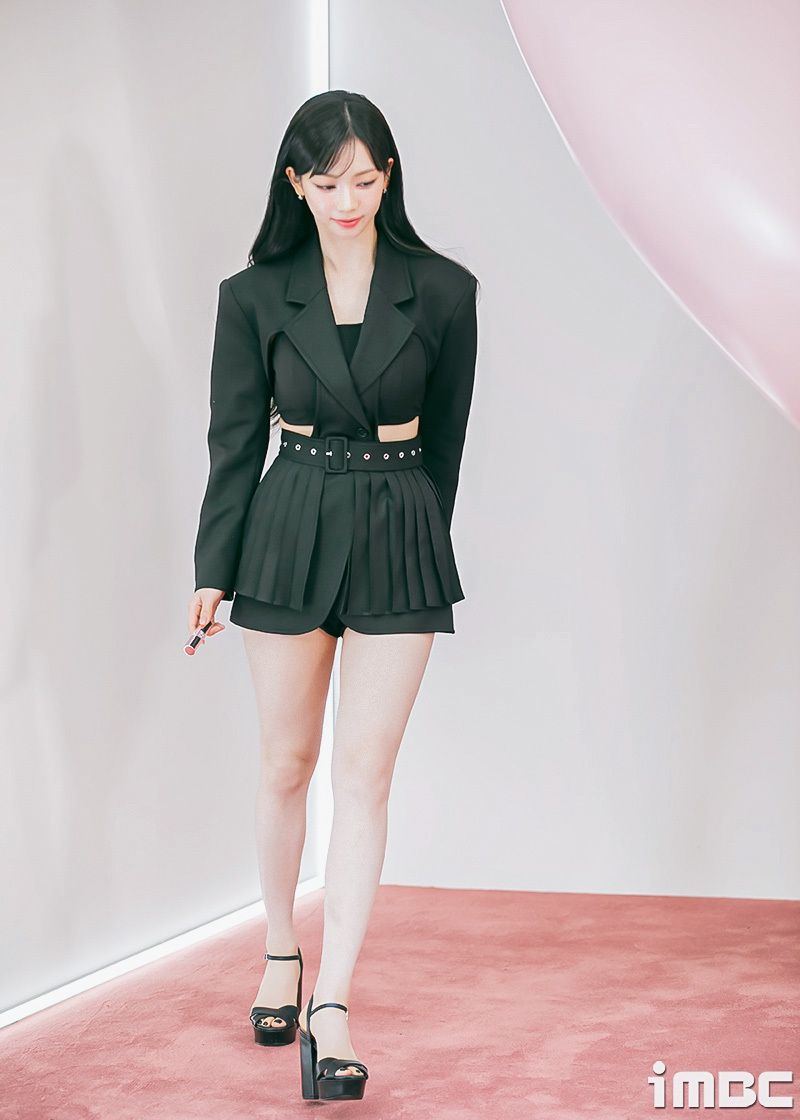 韓網公認7位擁有模特兒比例的女偶像！Karina、Lisa身材超犯規，張員瑛12頭身全網震撼！-8