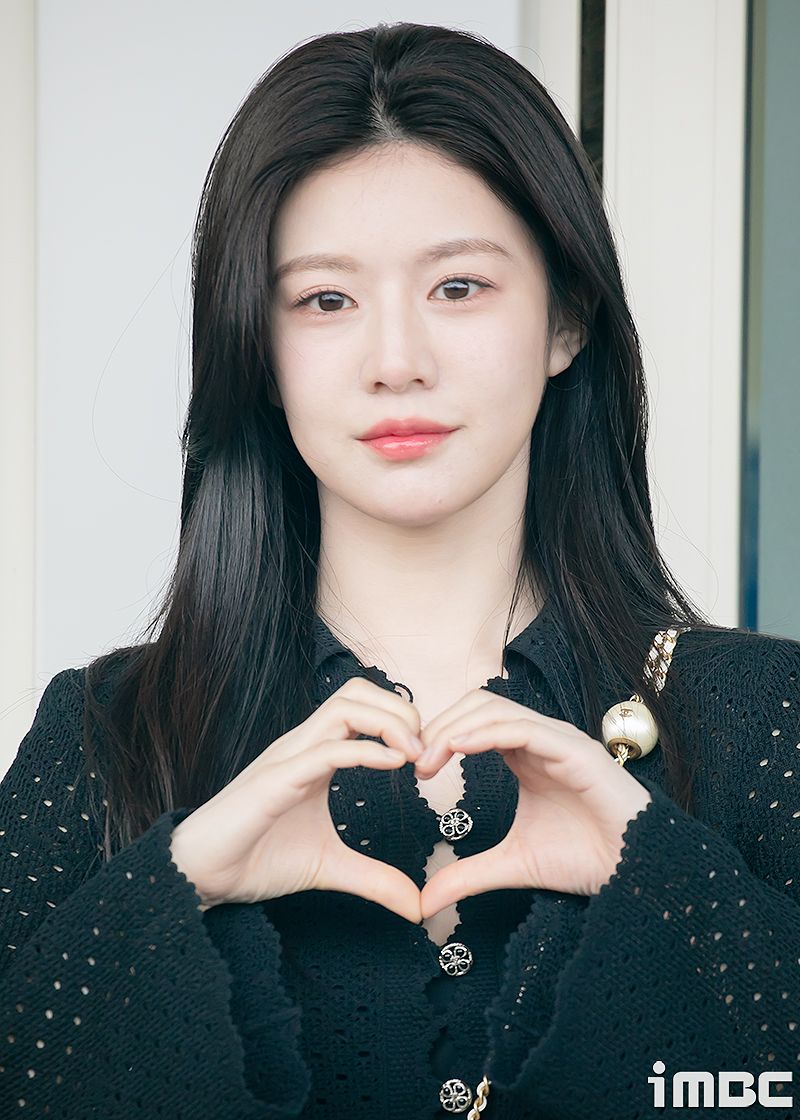 盤點8位2025最火的20代韓劇女演員！高允貞、趙怡賢人氣飆升，金裕貞新劇《親愛的X》全網期待！-2