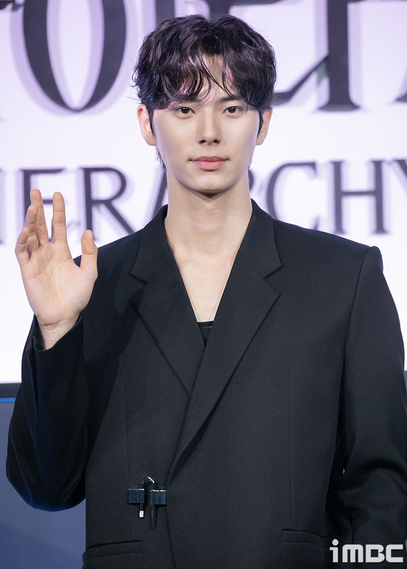 盤點6位2025最火的20代韓劇男演員！秋英宇、李濬榮憑演技上榜，李彩玟《暴君的廚師》收視爆棚！-6