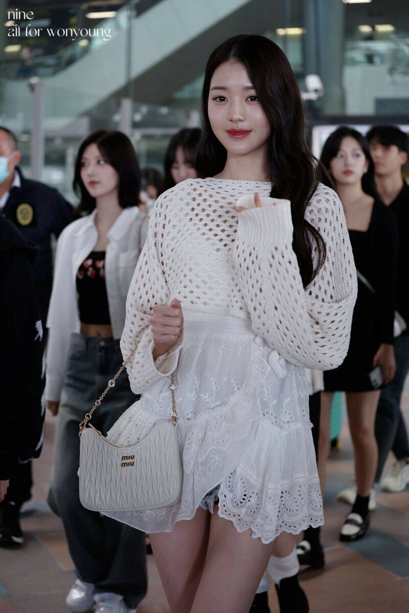 韓網公認6位「真人比鏡頭更美」的KPOP女偶像！Jisoo仙氣爆棚，Karina、張員瑛神顏震撼全網！-7