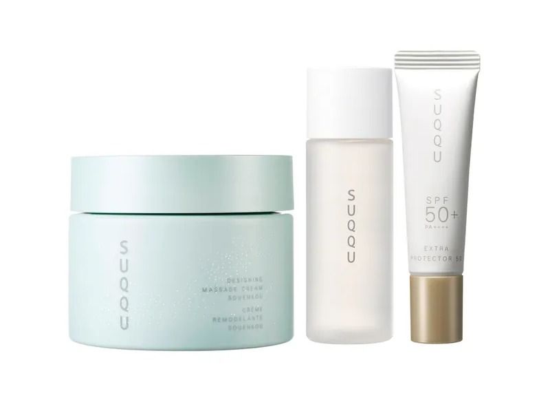 2026年後小臉的秘密武器！SUQQU晶采立體按摩霜「蒼苑香限定版」，清新草本＋玫瑰木質香，3分鐘療癒按摩讓臉小一圈！-5