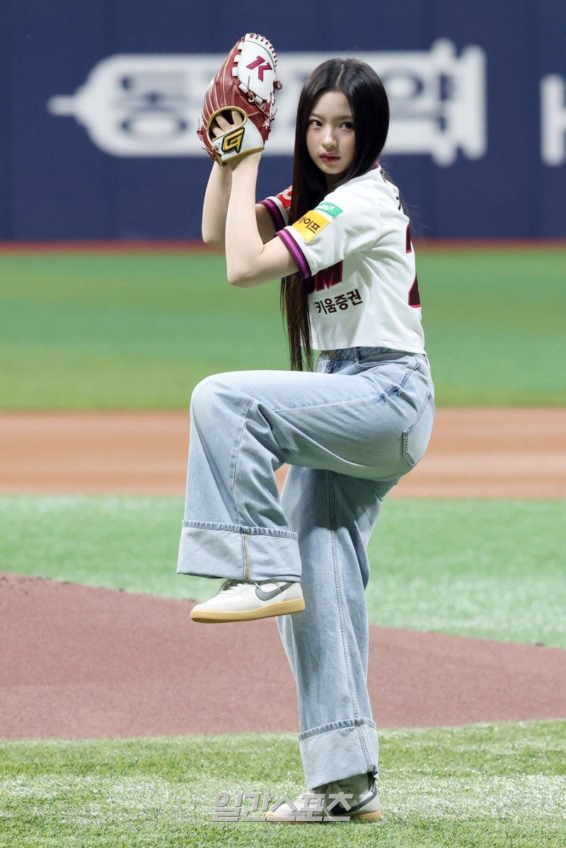 盤點8位身高超過170的五代女團成員！嘉元大長腿超震撼，Rora、房智玟身材比例驚人！-16