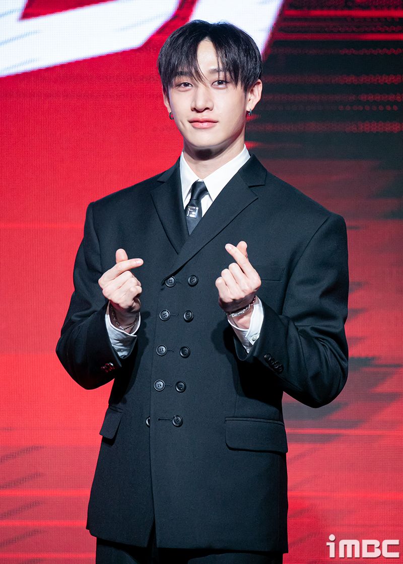 韓網公認6位皮膚超白的KPOP男偶像！WOOZI、在玹白到發光，成訓「冰上王子」人如其名！-11