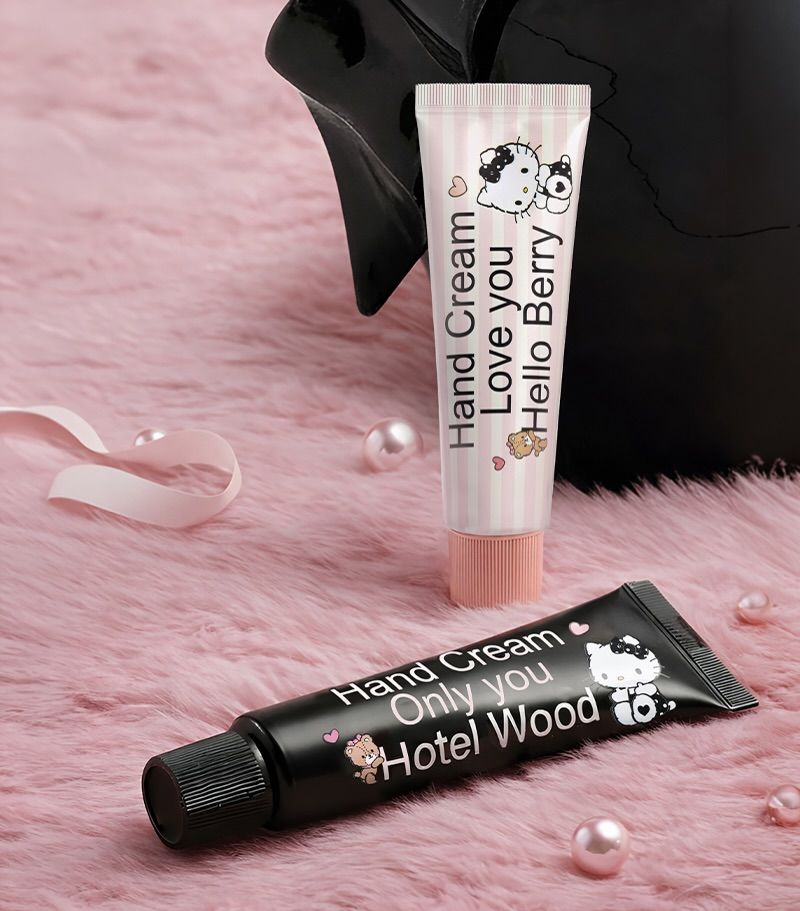 Kitty控注意！日韓美妝圈三麗鷗春季美妝聯名大爆發，從爆賣潤唇膏、GD同款擴香、可愛護唇膏全面攻佔！-12