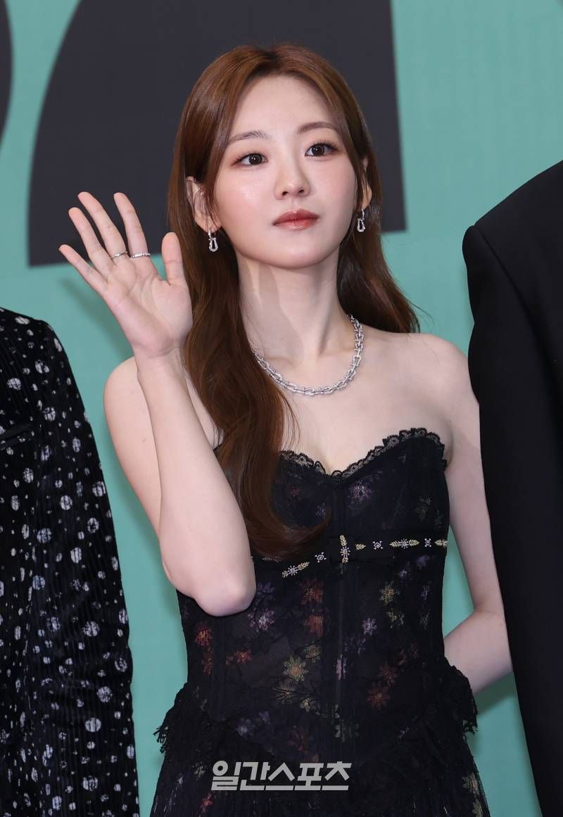 韓網公認7位「單眼皮女神」韓星！禮志貓系眼神電力十足，金多美、趙怡賢征服觀眾-10