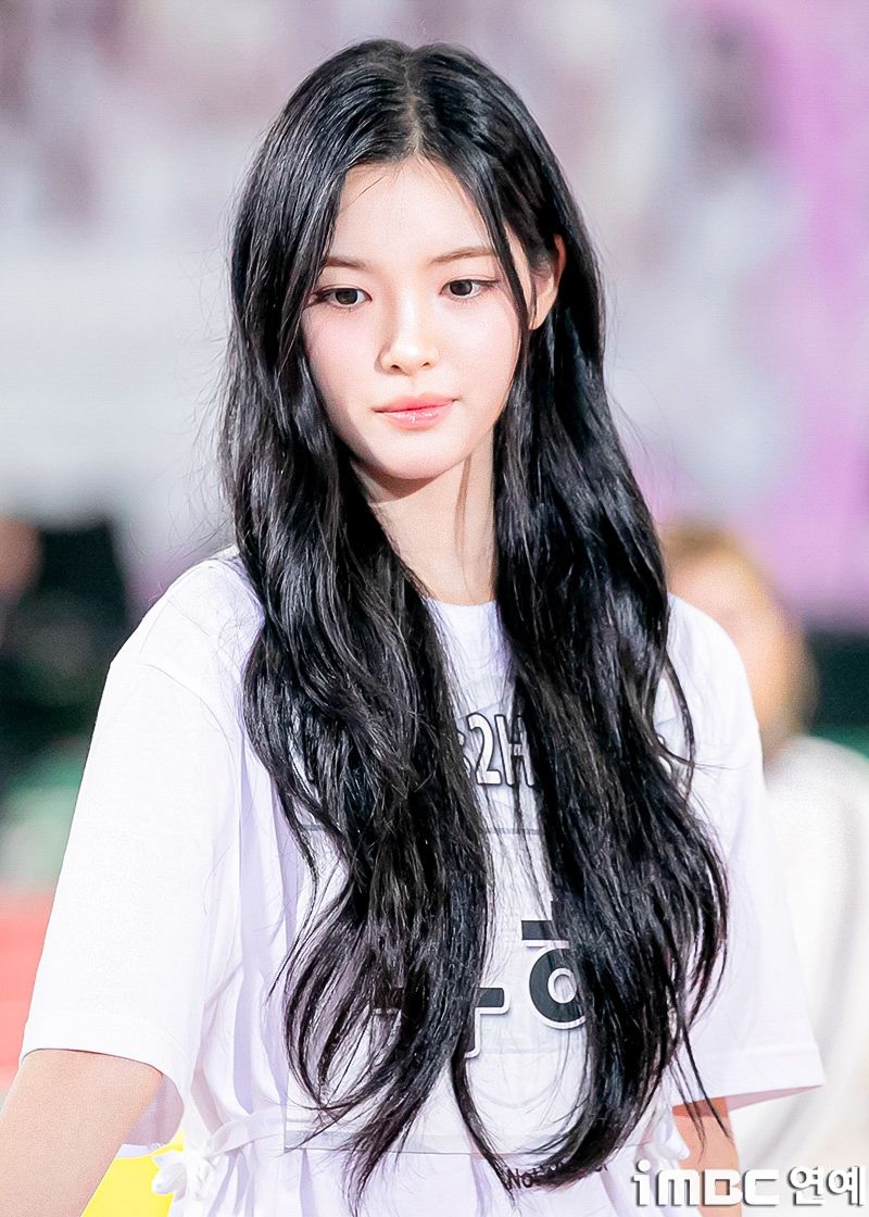 盤點2026年成年KPOP女偶像名單！雅賢、沅禧轉大人氣場超強，李瑞忙內寶寶終於長大！-6