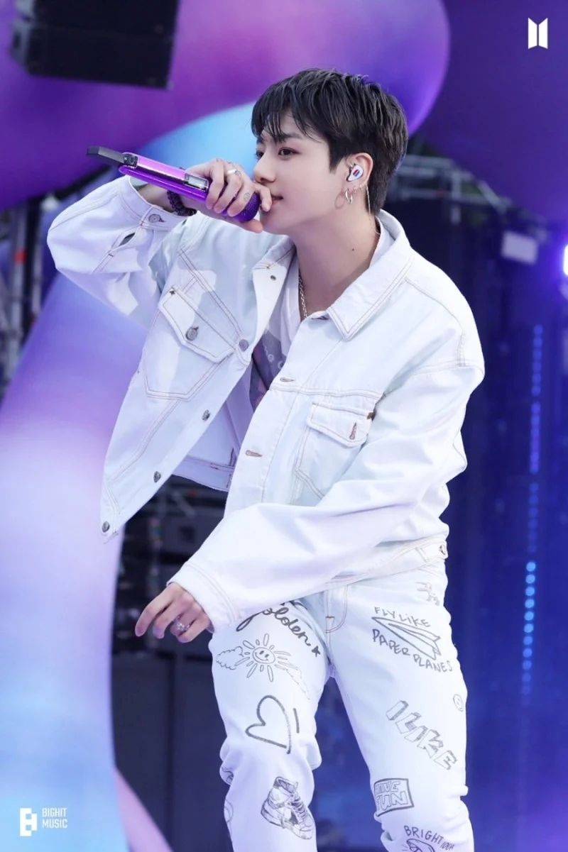 網評6位天生擁有C位氣場的KPOP男偶像！車銀優存在感爆棚，柾國、GD氣場強到離不開視線！-5