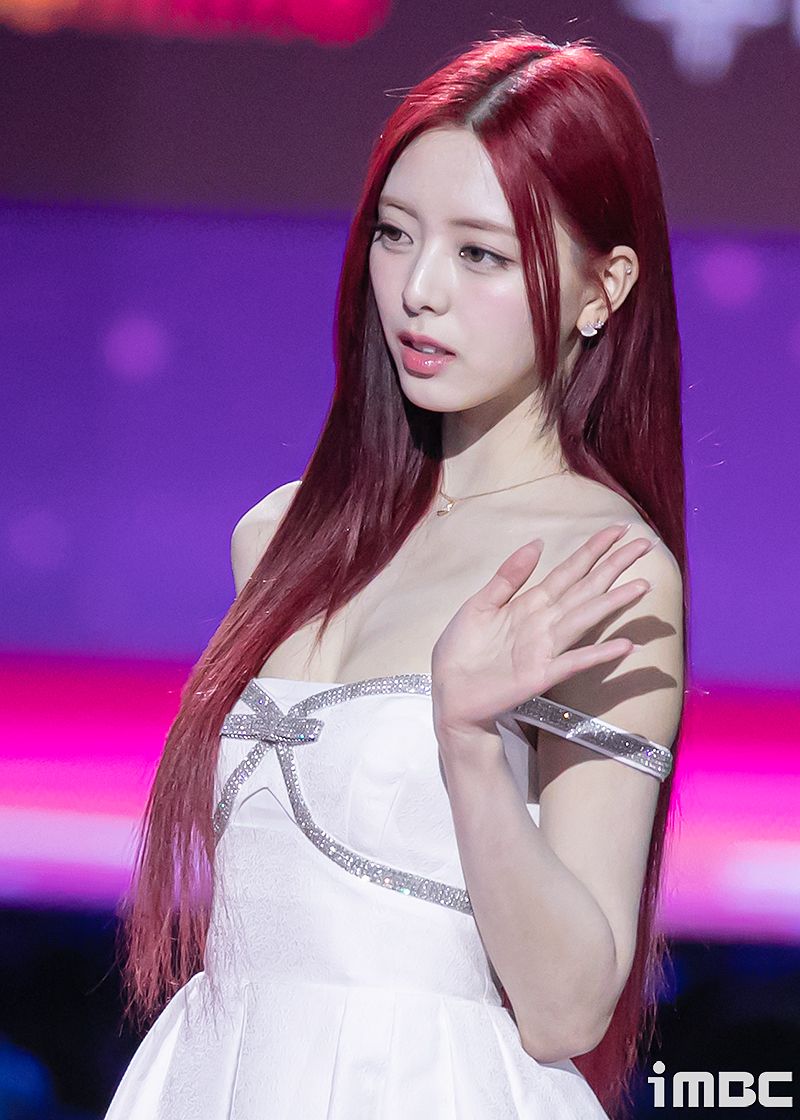 韓網熱議6大KPOP女偶像傳奇紅毯照！IU坎城驚豔全球，Winter、張員瑛同列KPOP最強紅毯女神！-10