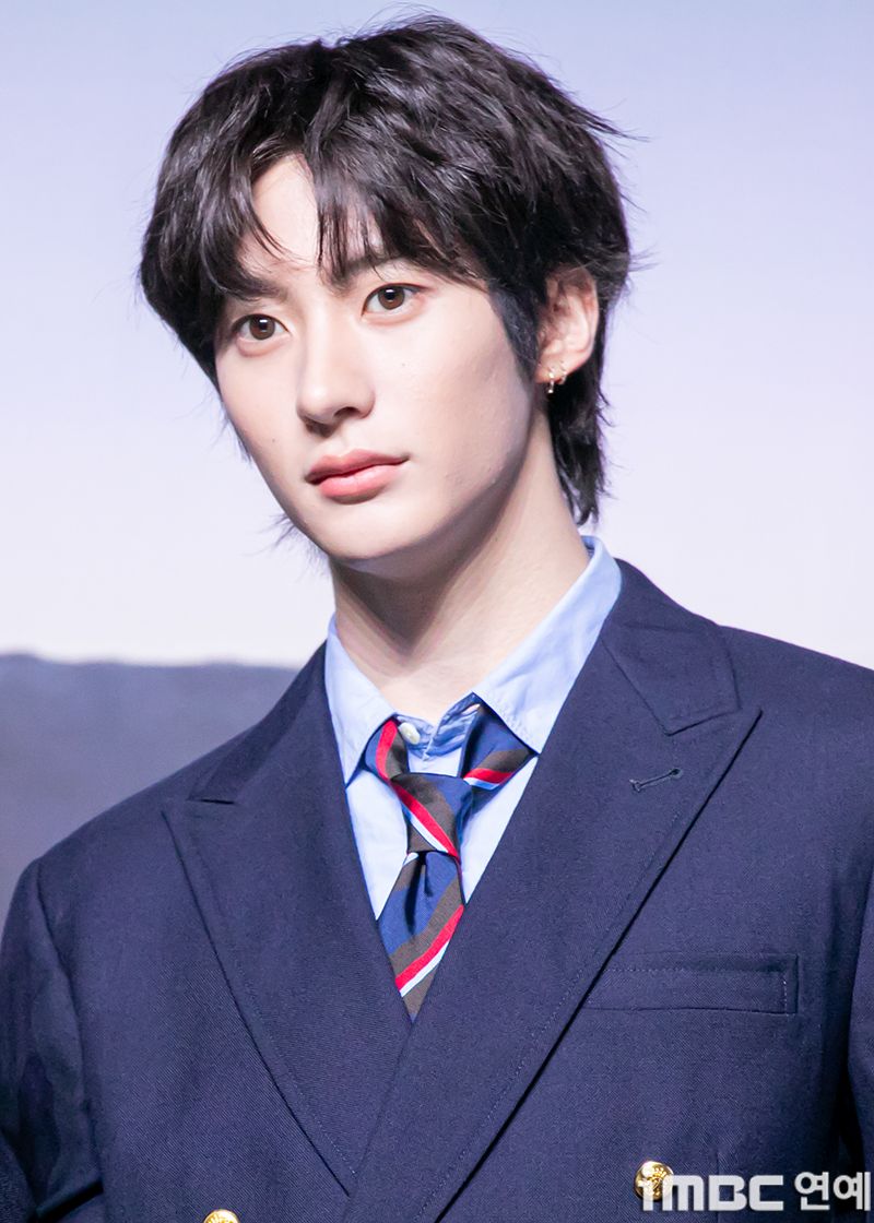 韓網熱搜最有「年下感」KPOP男偶像TOP6！申惟＆主訓清澈眼神太電，Anton大狗狗感成姊粉最愛！-7