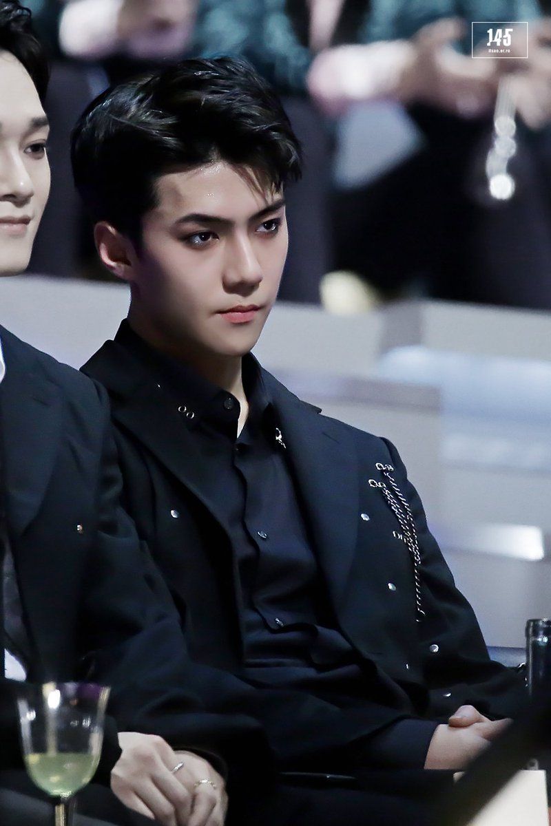 網熱議6位「清冷感神顏」KPOP男偶像！鉉辰「頹廢美」出圈，圓佑、成訓冰山王子感十足！-11