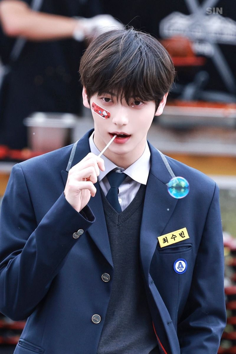 韓網公認6位擁有「漫畫臉」的KPOP男偶像！淨漢受封「人間霍爾」，成訓、秀彬都是校草男神等級-13