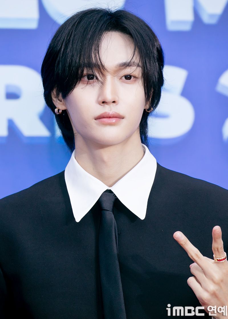 網熱議眼睛最美的KPOP男偶像！V神級眼神全網讚嘆，Joshua、Lee Know電眼魅力太強-10